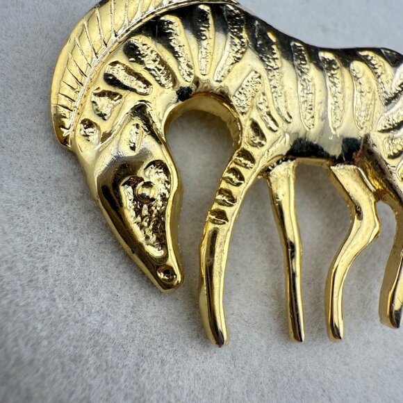 Vintage Gold-Toned Abstract Horse Brooch Pin Modern Design Elegant Animal Jewelr - Picture 2 of 5